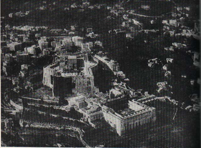 La collina del Vomero con il castello di S.Elmo nel 1929