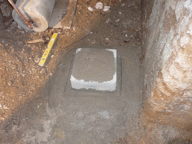Sensori sismografo Montevergine pilastrino in cemento armato Sensori sismografo Montevergine pilastrino in cemento armato
